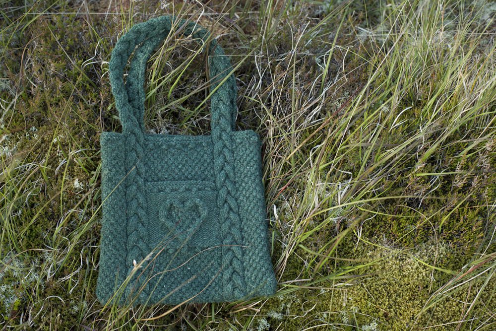 Heart Bag patterncard kit by Alice Starmore in Bogbean Hebridean 3 Ply pure British wool hand knitting yarn