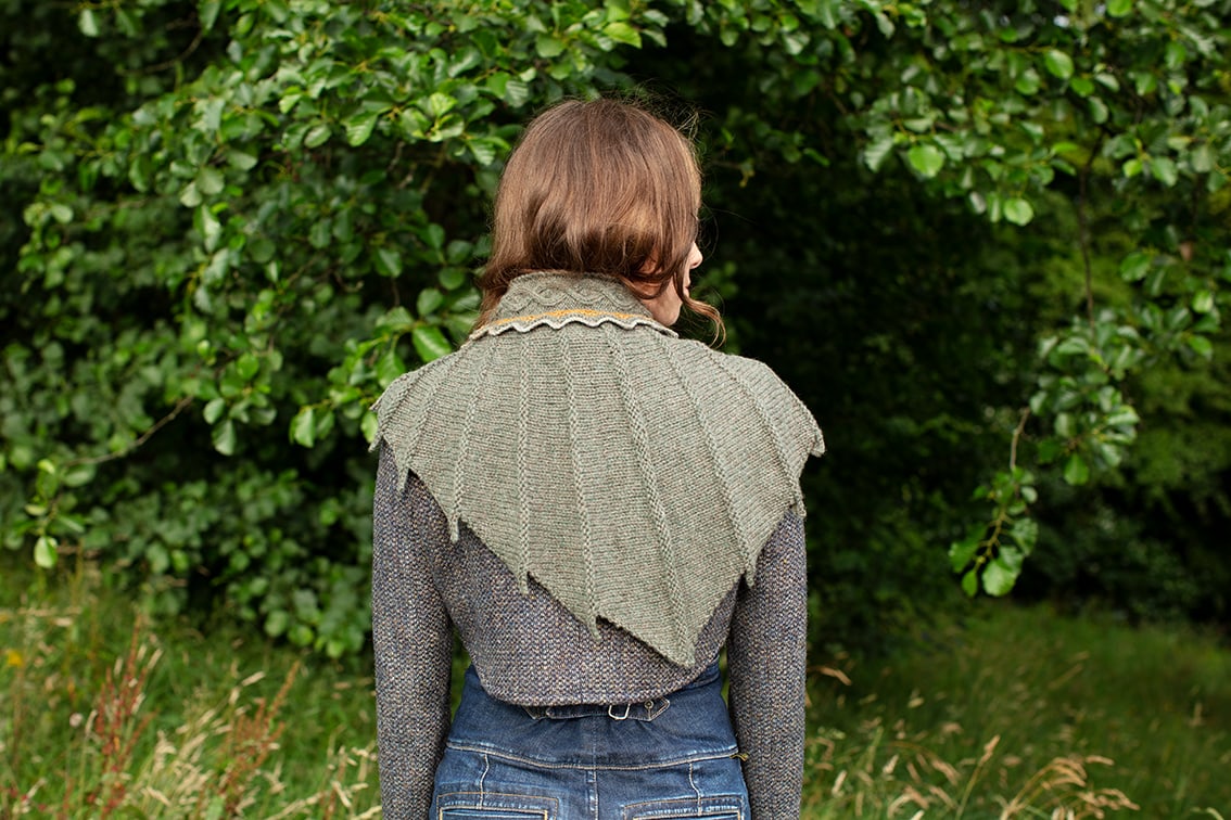 Eagle wrap in small length from the book Glamourie by Alice Starmore