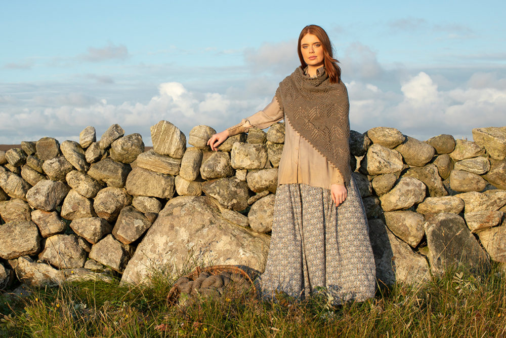 Sulaire Shawl patterncard kit design by Alice Starmore in Hiort yarn