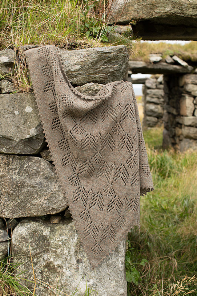 Sulaire Shawl patterncard kit design by Alice Starmore in Hiort yarn